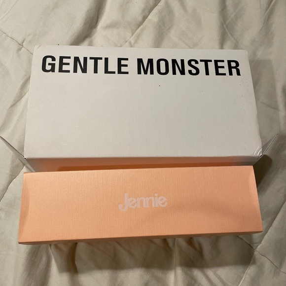 GENTLE MONSTER X JENNIE SUNGLASSES KUKU - Picture 6 of 10